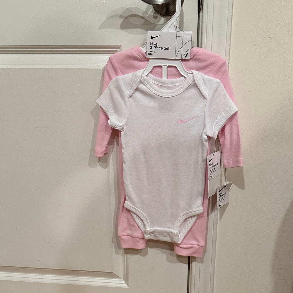 New Nike 3-piece Set in White and Pink